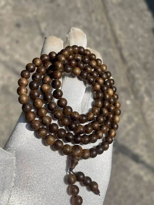 108 Mala Beads Black Agarwood Bracelet – Aromatic, Chocolate-Like Scent, Dark Brown Oil – Meditation & Prayer Beads