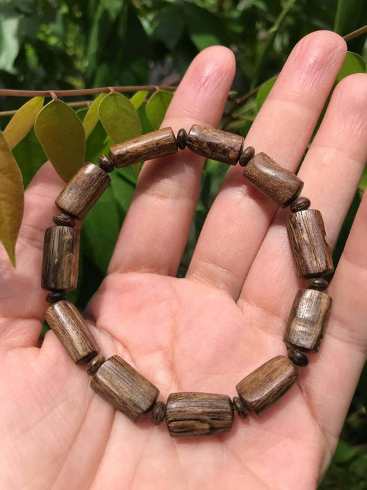 Wild Isabela Agarwood Bracelet - Unisex Elegance - Perfect Gift for Men and Women