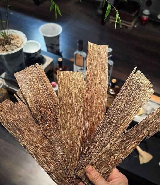 Flat Vietnamese Oud Chips - Cultivated Agarwood Strips with a Woody (1 Kilograms)